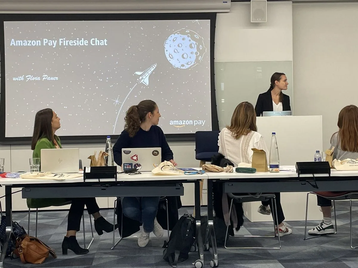 Flora Pauer beim Amazon Pay Fireside Chat