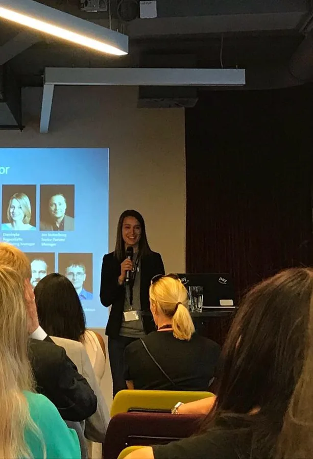 Flora Pauer hält eine Keynote vor Publikum